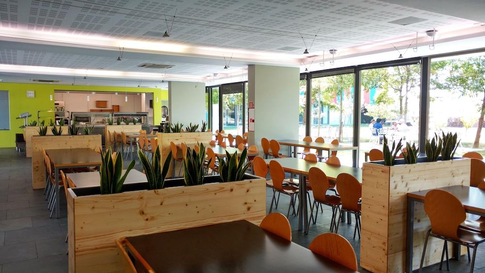 Centre Esplai Albergue El Prat de Llobregat Kültér fotó